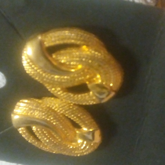 Vintage 80's gold studs earrings - Picture 2 of 3